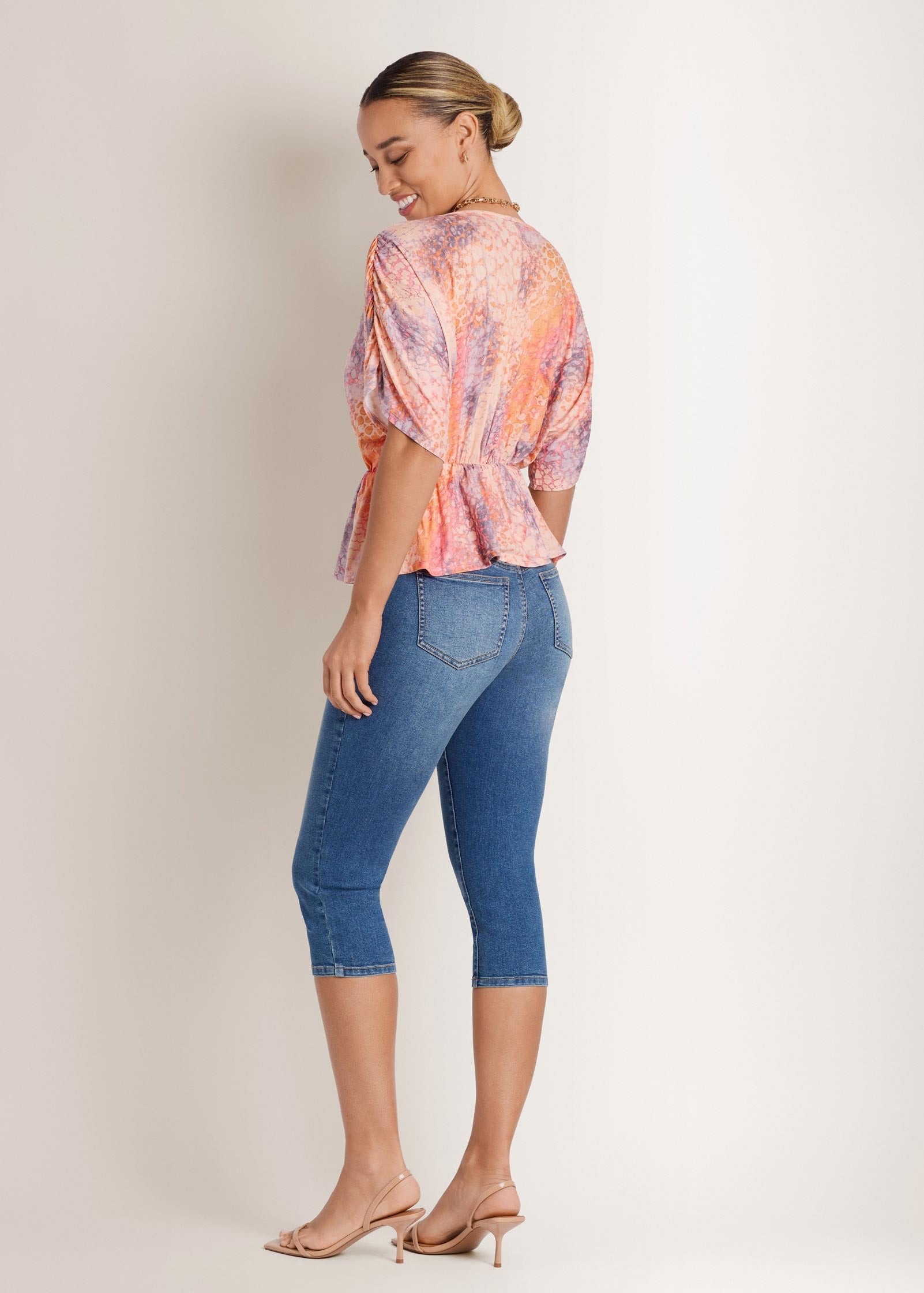 Cindy Capri Jeans - Medium Wash